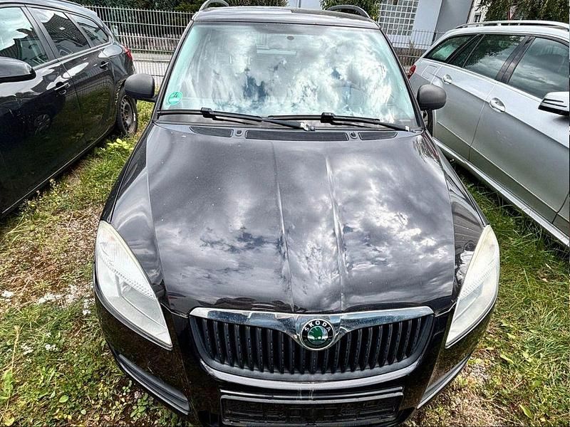 Schwarz Gebraucht 2010 Skoda Fabia Cool Edition Kleinwagen | 1.000 € - Bild 1/4