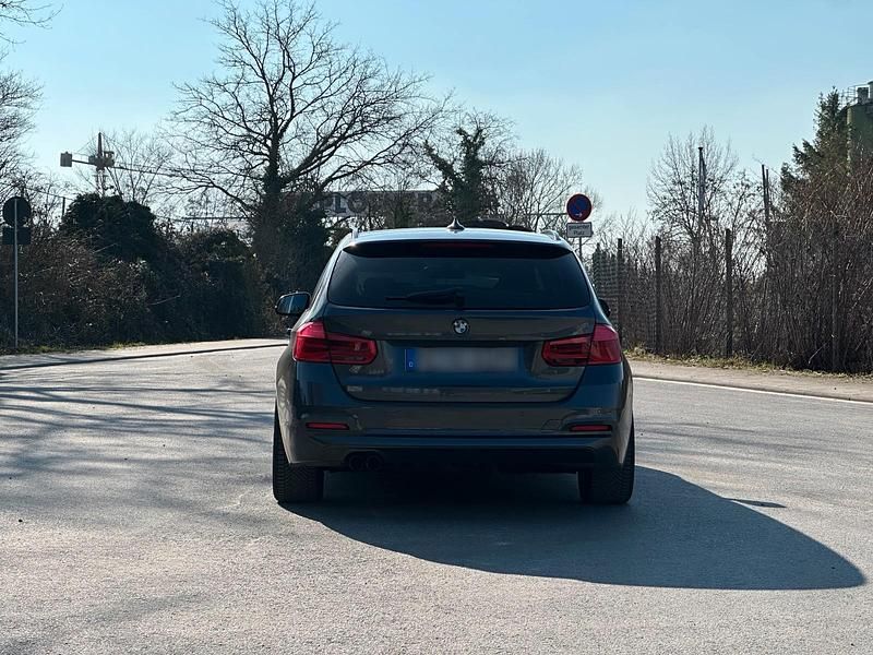 Gebraucht BMW 320 Comfort Edition 190 PS (139 kW) 2017 Grau Kombi