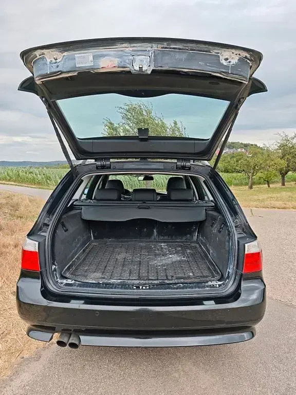 Gebraucht BMW 523 177 PS (130 kW) 2005 Schwarz Kombi