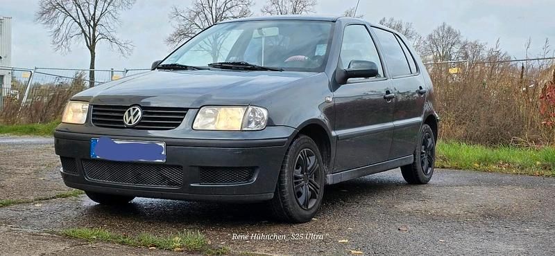 Grau Gebraucht 2001 VW Polo Kleinwagen | 800 € (Fairer Preis) - Bild 1/4