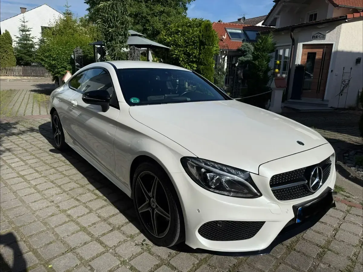 Gebraucht Mercedes C180 AMG line 156 PS (114 kW) 2017 Weiß Coupé