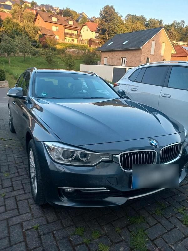 Grau Gebraucht 2013 BMW 320 Luxury Line Kombi | 12.000 € (Fairer Preis) - Bild 1/4