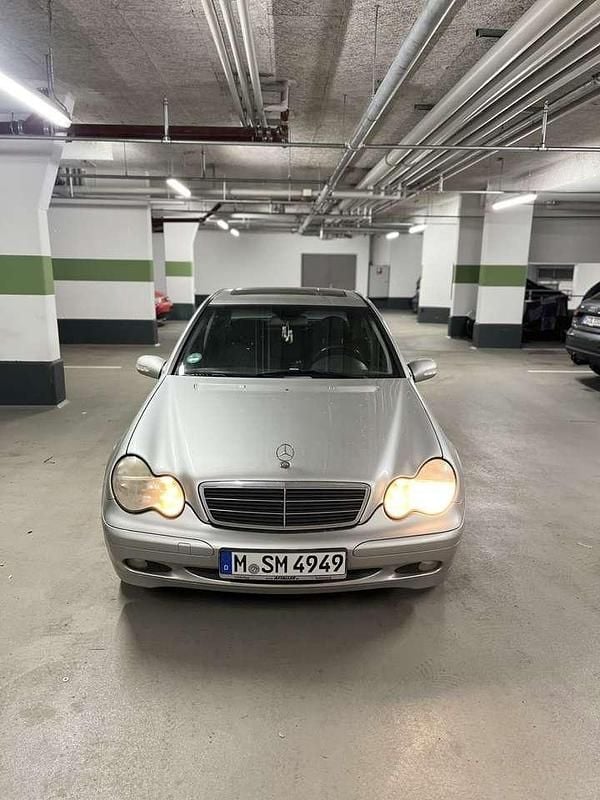 Grau Gebraucht 2001 Mercedes C180 Classic Kombi | 800 € (Superpreis) - Bild 1/4