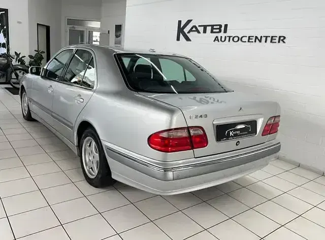 Gebraucht Mercedes E240 Elegance 170 PS (125 kW) 2001 Grau Limousine