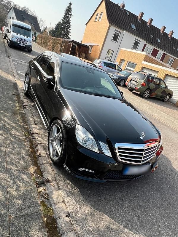 Gebraucht Mercedes E500 AMG 388 PS (285 kW) 2011 Schwarz Limousine