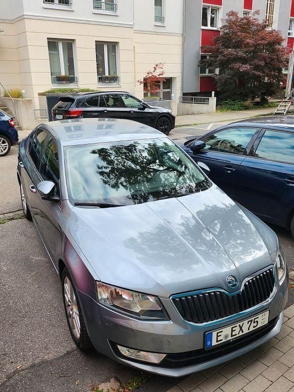 Grau Gebraucht 2013 Skoda Octavia Limousine | 8.500 € (Fairer Preis) - Bild 1/4