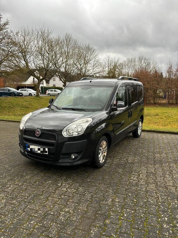Schwarz Gebraucht 2013 Fiat Doblò Van / Kleinbus | 6.700 € (Fairer Preis) - Bild 1/4