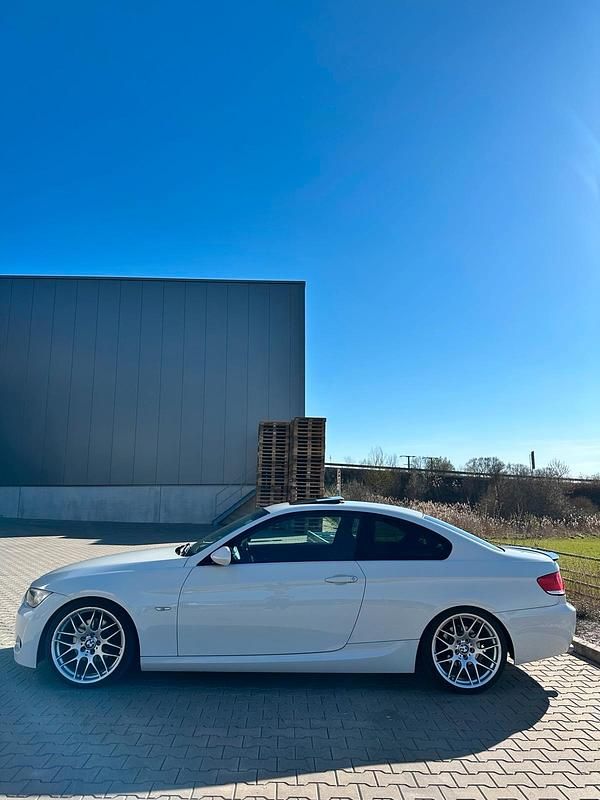 Gebraucht BMW 320 M Sport 177 PS (130 kW) 2008 Weiß Coupé