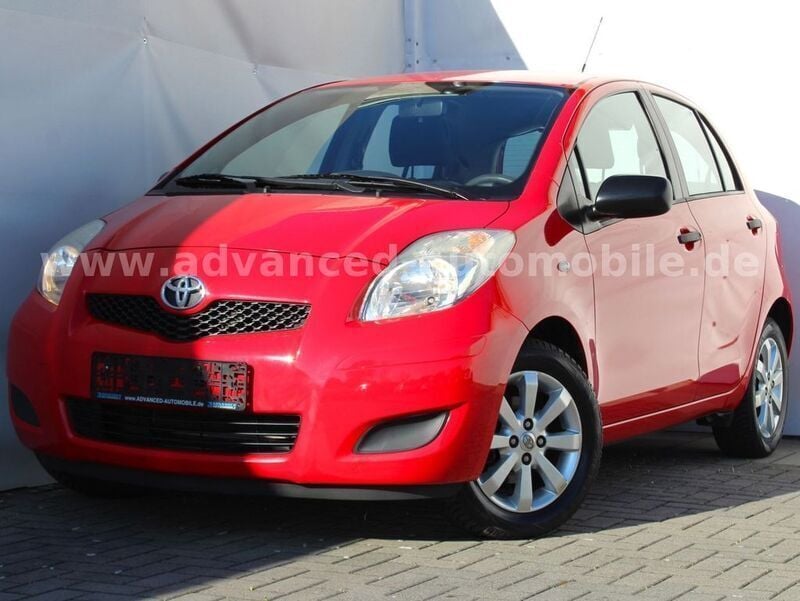 Rot Gebraucht 2010 Toyota Yaris Cool Limousine | 3.990 € (Fairer Preis) - Bild 1/4