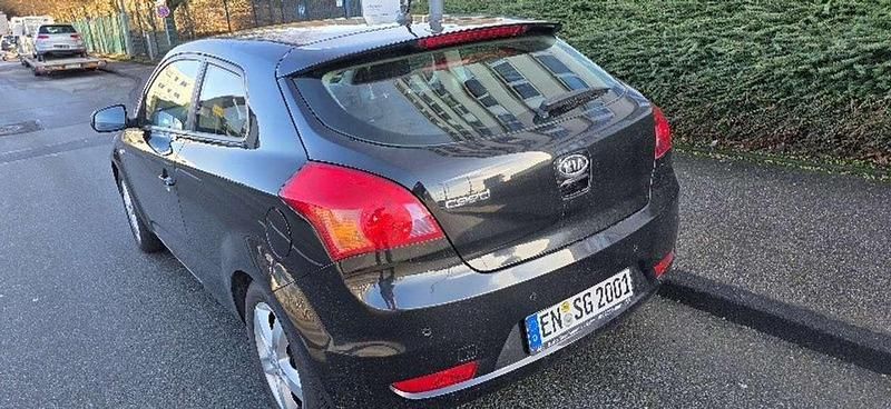 Gebraucht Kia Ceed Edition 7 90 PS (66 kW) 2011 Schwarz Kleinwagen