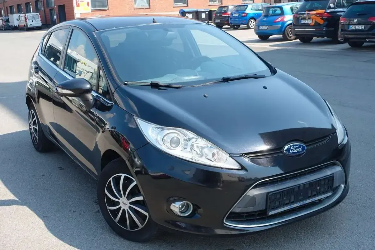 Gebraucht Ford Fiesta Titanium 69 PS (50 kW) 2010 Pantherschwarz metallic Kleinwagen