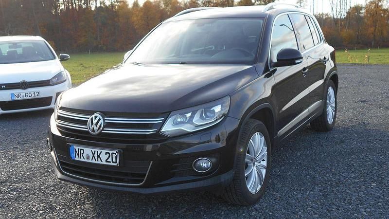 Schwarz Gebraucht 2015 VW Tiguan Sportline SUV | 10.900 € (Guter Preis) - Bild 1/4