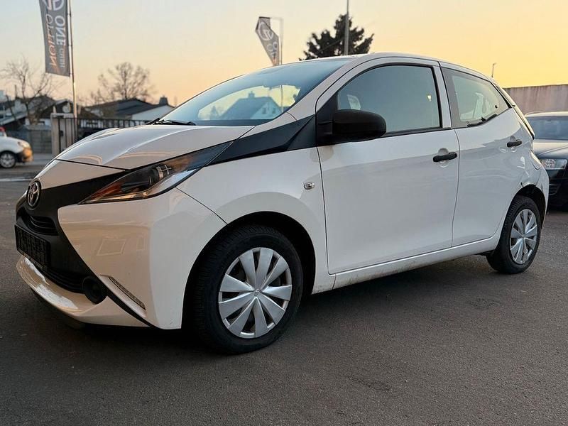 Weiß Gebraucht 2015 Toyota Aygo Kleinwagen | 4.999 € (Superpreis) - Bild 1/4