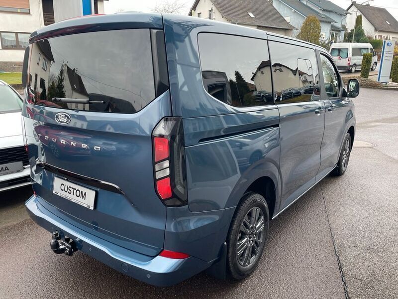 Gebraucht Ford Tourneo Custom Titanium 150 PS (110 kW) 2024 Blau Van