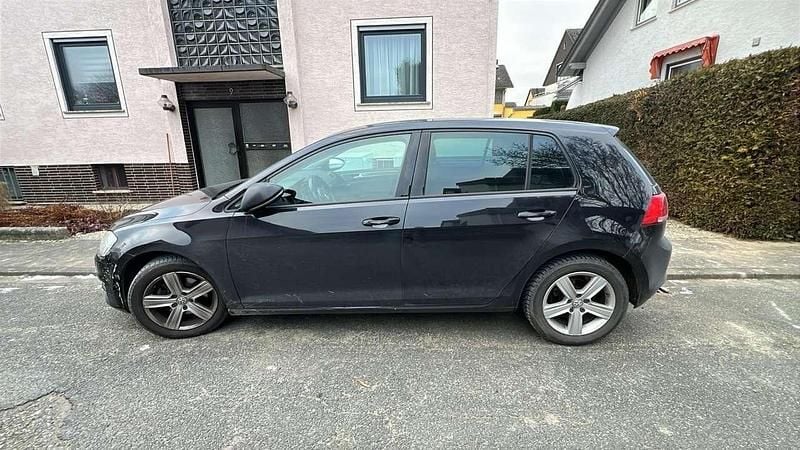 Schwarz Gebraucht 2013 VW Golf VII Comfortline Kleinwagen | 6.999 € (Guter Preis) - Bild 1/4