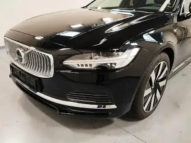 Używany Volvo V90 Core 253 KM (186 kW) 2025 Czarny Kombi