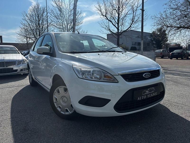 Gebraucht Ford Focus Style 101 PS (74 kW) 2008 Weiß Limousine