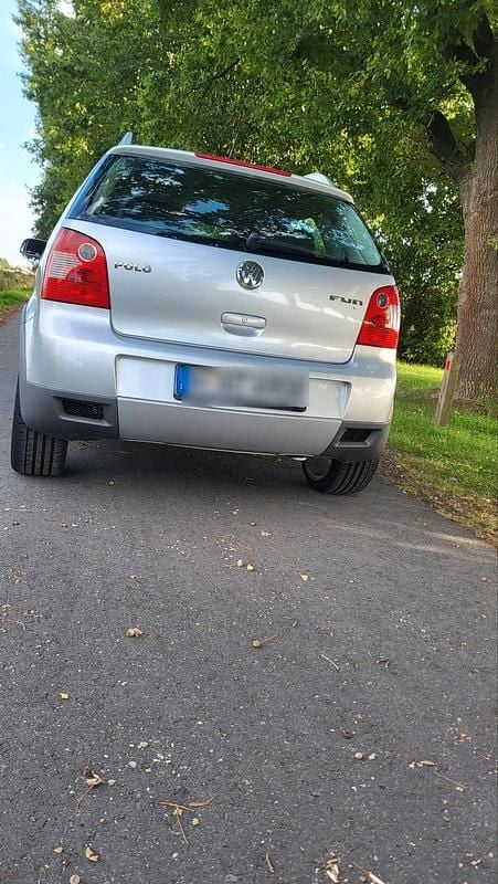 Grau Gebraucht 2005 VW Polo Cross Kleinwagen | 1.250 € (Superpreis) - Bild 1/4