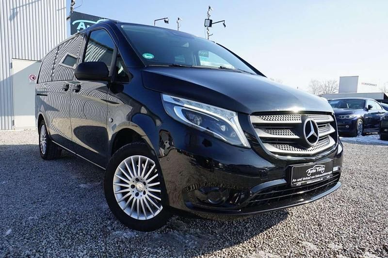 Schwarz Gebraucht 2015 Mercedes Vito Van / Kleinbus | 30.950 € (Etwas zu teuer) - Bild 1/3