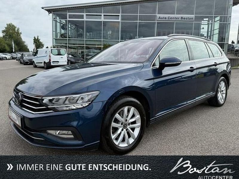 Blau Gebraucht 2021 VW Passat Kombi | 18.900 € (Fairer Preis) - Bild 1/4
