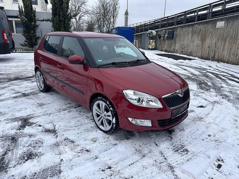 Rot Gebraucht 2014 Skoda Fabia Ambition Limousine | 5.990 € (Guter Preis) - Bild 1/4