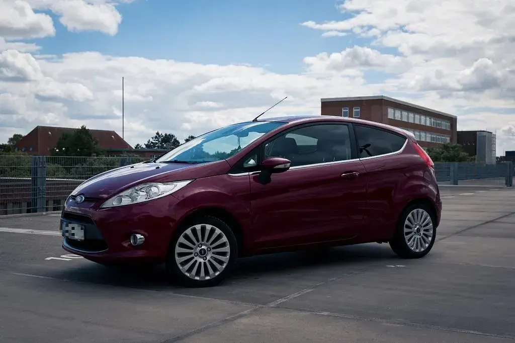 Gebraucht Ford Fiesta Titanium 82 PS (60 kW) 2010 Violet Limousine