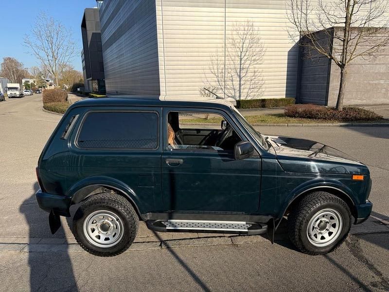 Gebraucht Lada niva 83 PS (61 kW) 2021 Grün SUV