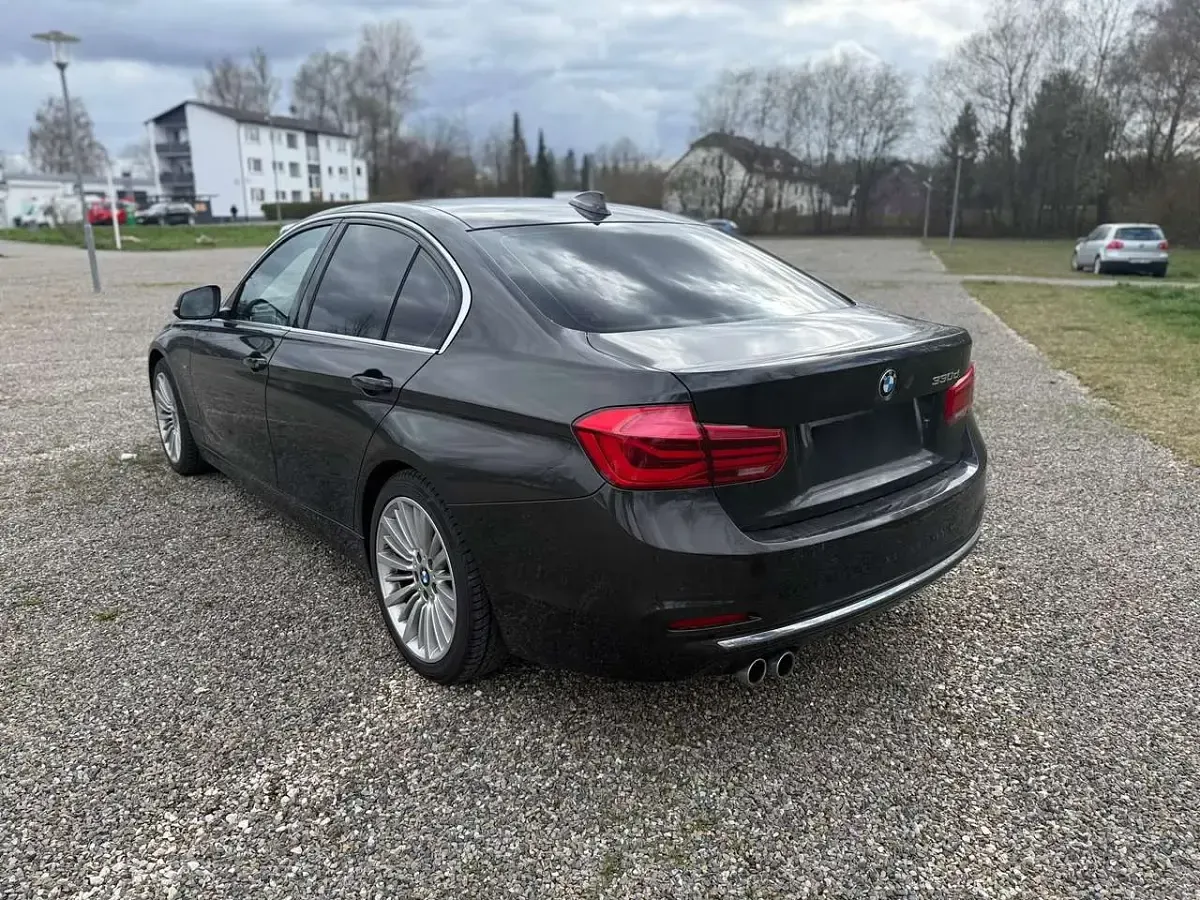 Gebraucht BMW 330 Luxury Line 258 PS (189 kW) 2016 Braun Limousine