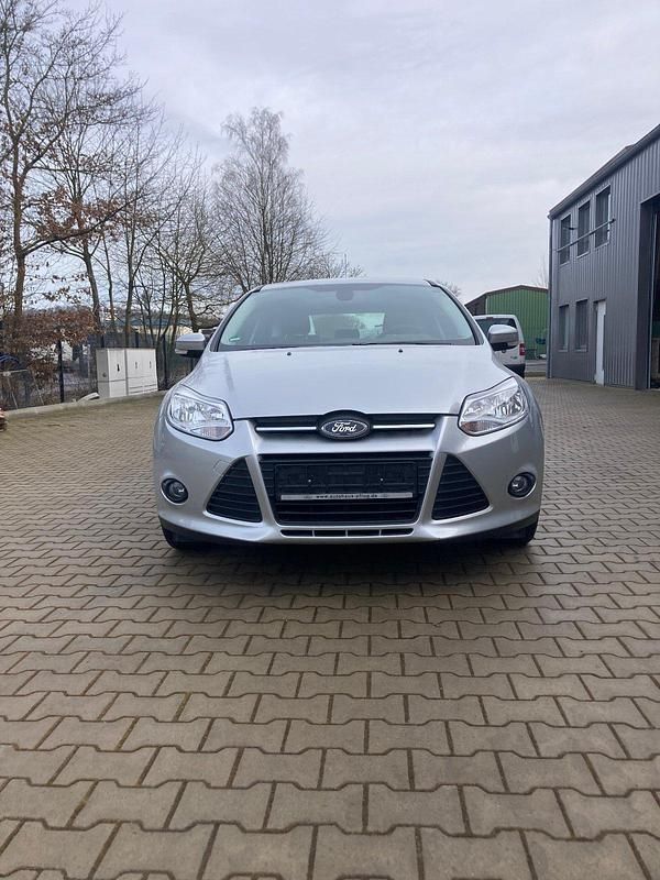 Silber Gebraucht 2011 Ford Focus Kleinwagen | 6.250 € (Fairer Preis) - Bild 1/4