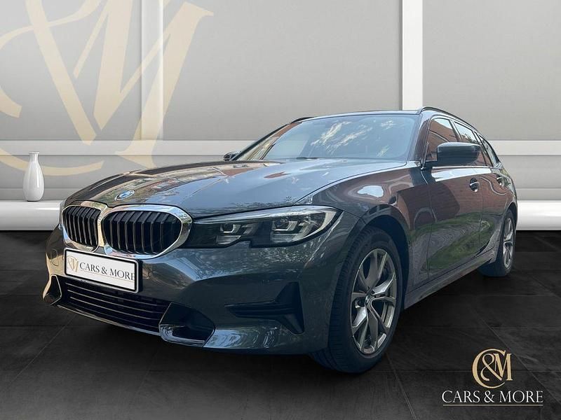 Grau Gebraucht 2022 BMW 320 Sport Line Limousine | 21.500 € (Superpreis) - Bild 1/4