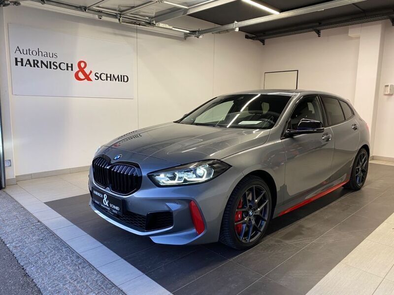 Grau Gebraucht 2024 BMW 128 Performance Limousine | 44.870 € - Bild 1/4
