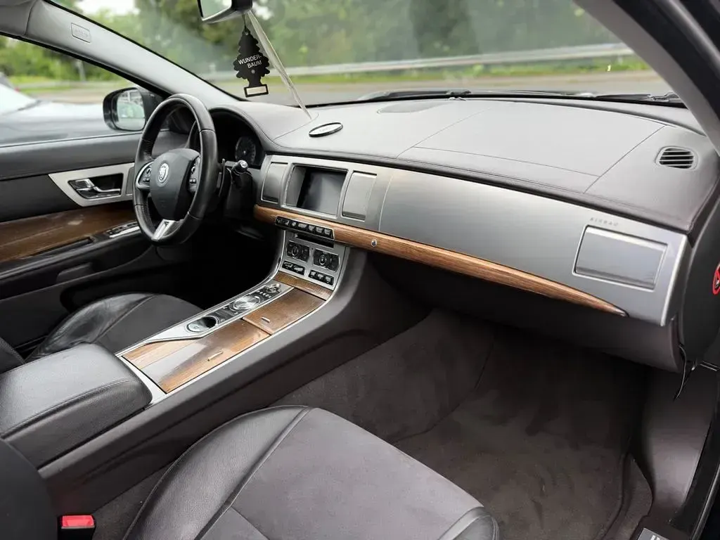 Gebraucht Jaguar XF 190 PS (139 kW) 2012 Schwarz Limousine