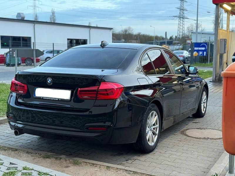 Gebraucht BMW 318 150 PS (110 kW) 2016 Schwarz Limousine