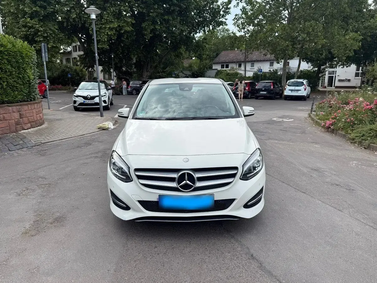 Gebraucht Mercedes B180 122 PS (89 kW) 2017 Weiß Kleinwagen