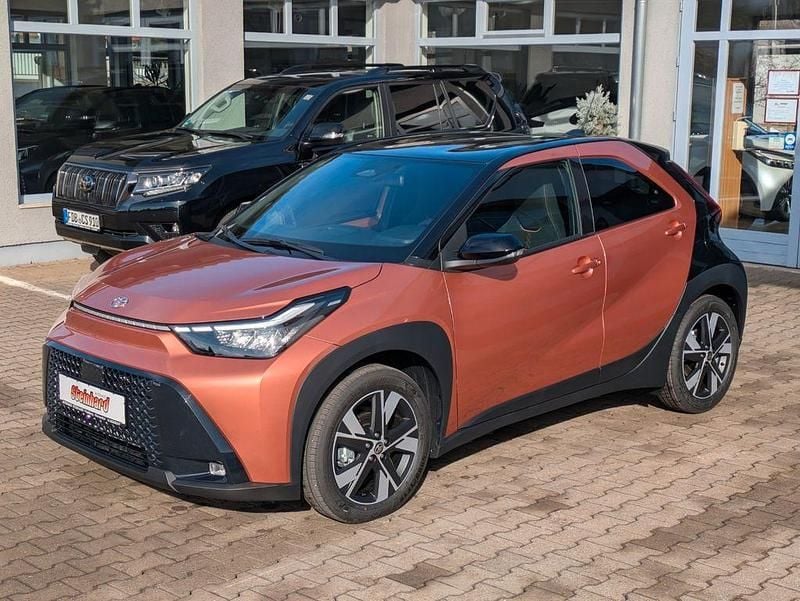 Neu Toyota Aygo X 116 PS (85 kW) 2026 Rot SUV