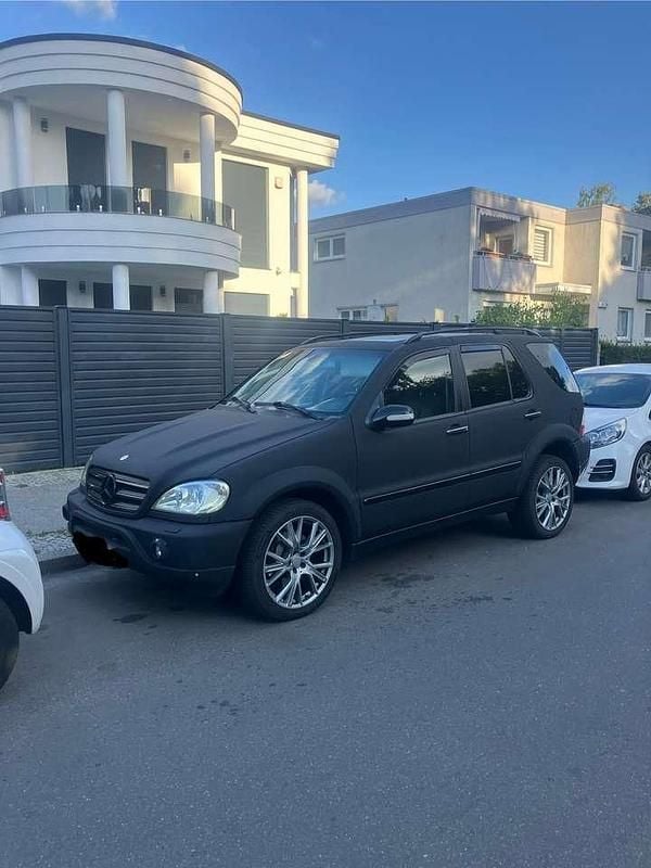 Schwarz Gebraucht 2003 Mercedes ML55 AMG AMG SUV | 5.500 € - Bild 1/4
