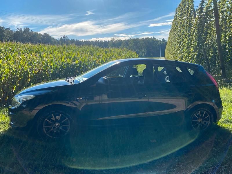 Schwarz Gebraucht 2008 Hyundai i30 Limousine | 2.100 € (Fairer Preis) - Bild 1/4