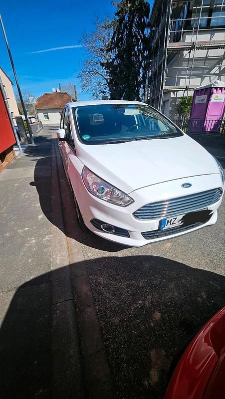 Weiß Gebraucht 2016 Ford S-MAX S Van / Kleinbus | 9.500 € (Guter Preis) - Bild 1/4