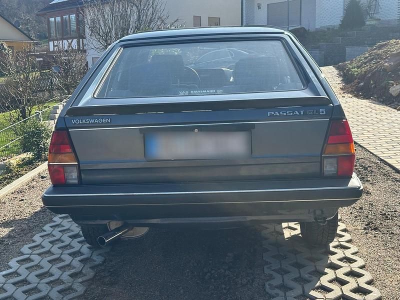 Second-hand VW Passat 115 CP (84 kW) 1982 Albastru Berlinǎ