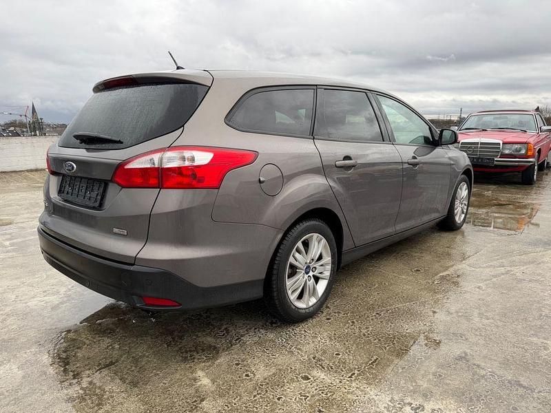 Gebraucht Ford Focus 101 PS (74 kW) 2012 Braun Kombi