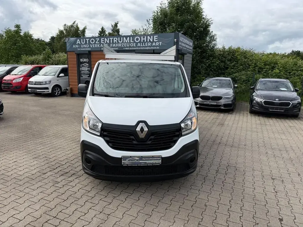 Gebraucht Renault Trafic Komfort 145 PS (106 kW) 2017 Weiß Van / Kleinbus