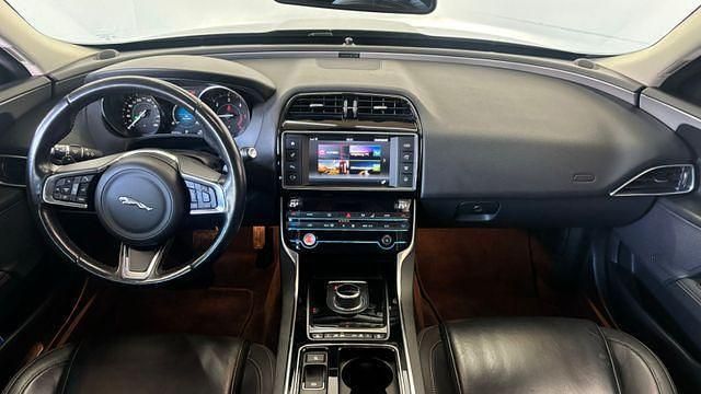 Gebraucht Jaguar XE 163 PS (119 kW) 2018 Schwarz Limousine