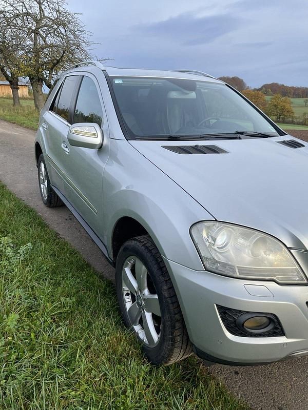Gebraucht Mercedes ML350 231 PS (169 kW) 2010 Silber SUV