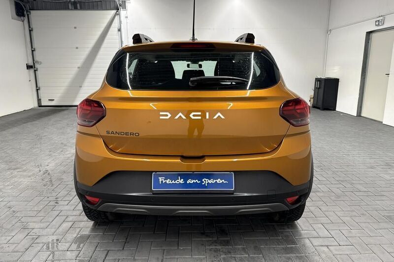 Gebraucht Dacia Sandero Expression 91 PS (66 kW) 2023 Orange (taklamakanorange met.) Kleinwagen
