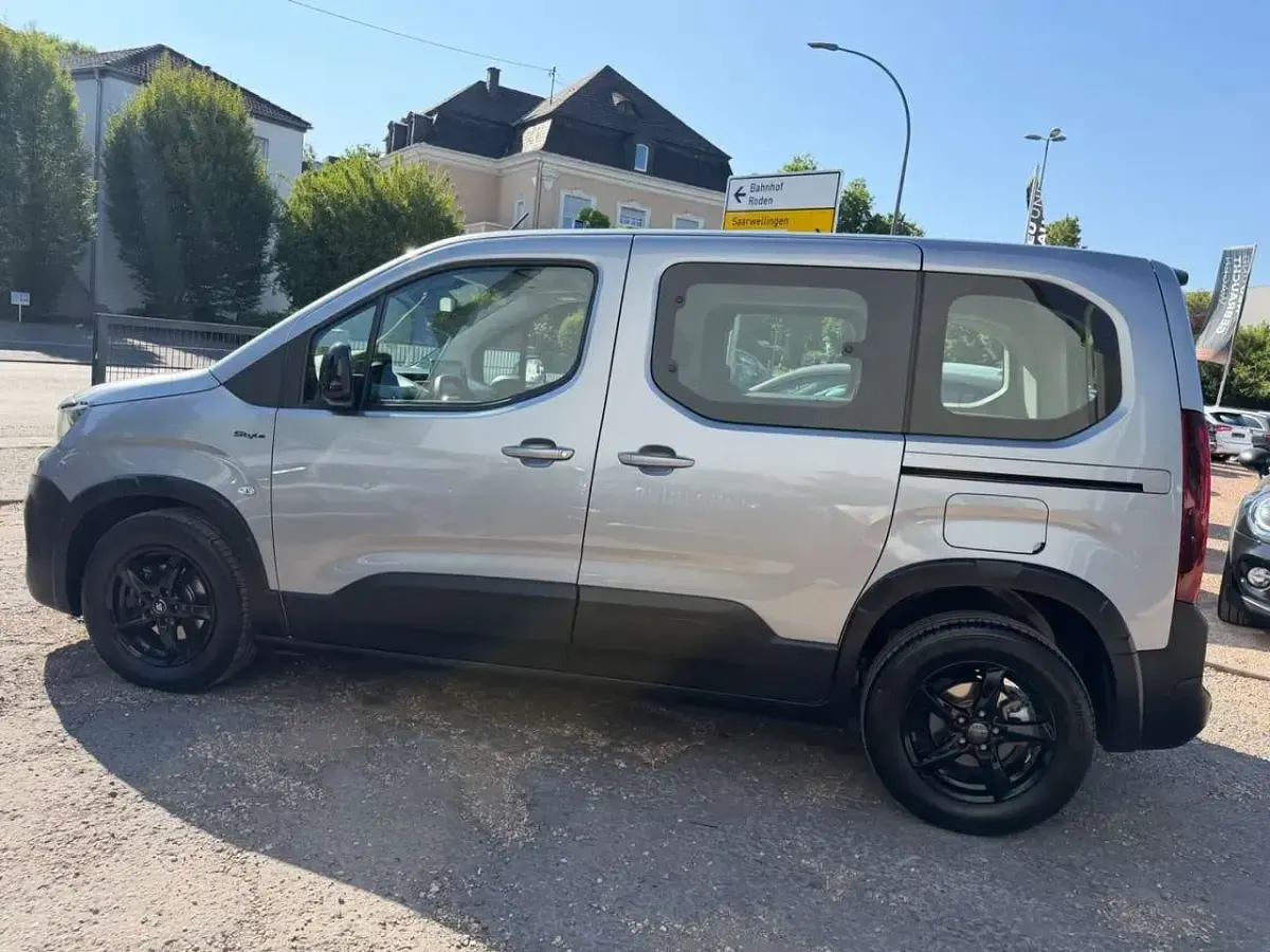 Gebraucht Peugeot Rifter Style 102 PS (75 kW) 2022 Lack grau artense/typ aussenve Van / Kleinbus