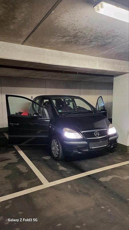 Schwarz Gebraucht 2002 Mercedes A140 Kleinwagen | 790 € - Bild 1/4