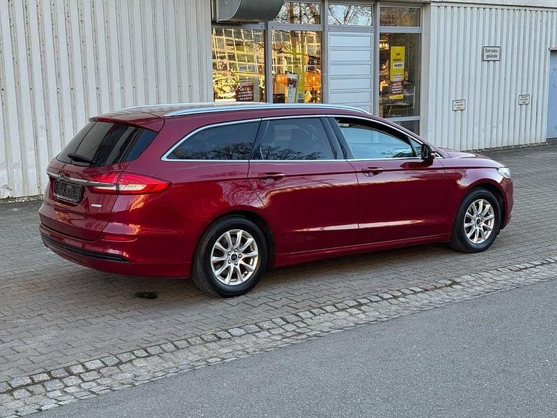 Gebraucht Ford Mondeo Titanium 165 PS (121 kW) 2019 Rot Limousine