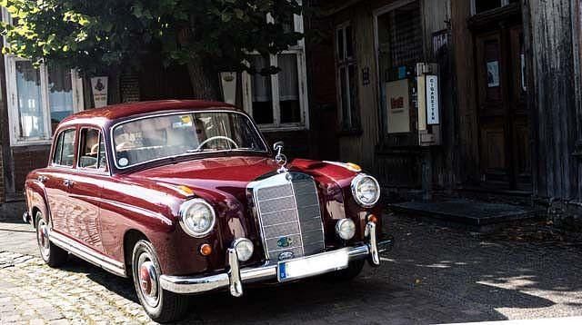 Gebraucht Mercedes 220 116 PS (85 kW) 1959 Rot Limousine