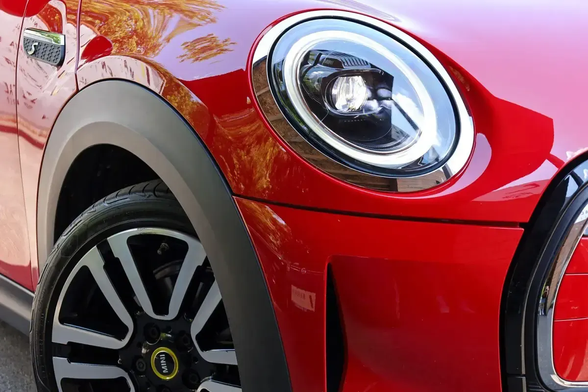 Gebraucht Mini Cooper SE Classic 135 kW (184 PS) 2022 Rot Kleinwagen