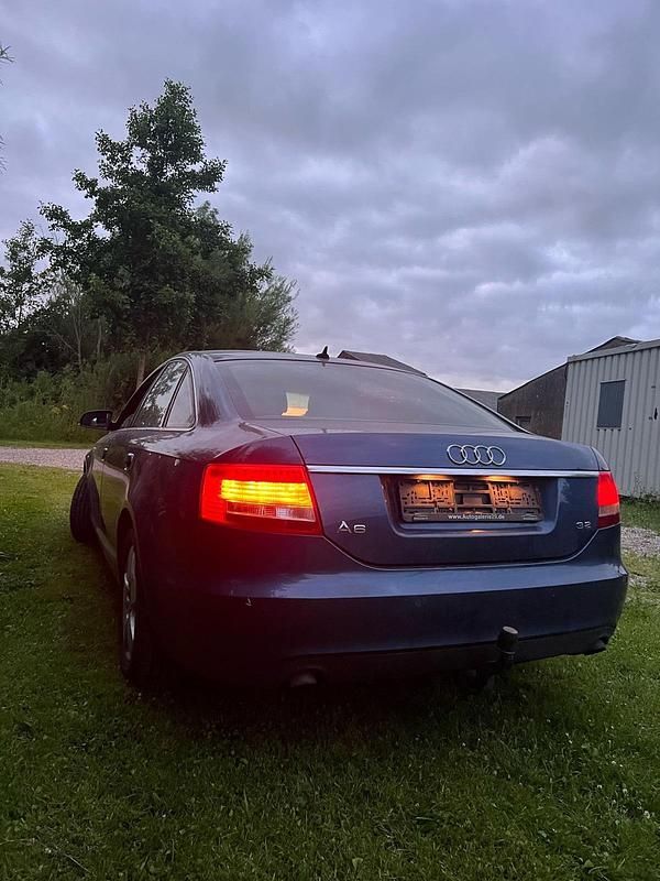 Blau Gebraucht 2004 Audi A6 Limousine | 2.700 € (Superpreis) - Bild 1/4
